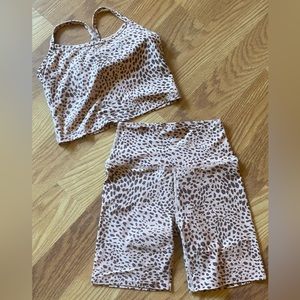 NWOT Beyond Yoga cropped tank & biker shorts set animal print matching